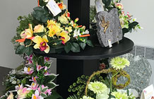 Articles funéraires, fleurs et couronnes