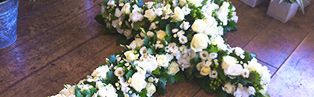 Fleurs et décoration florale pour deuil